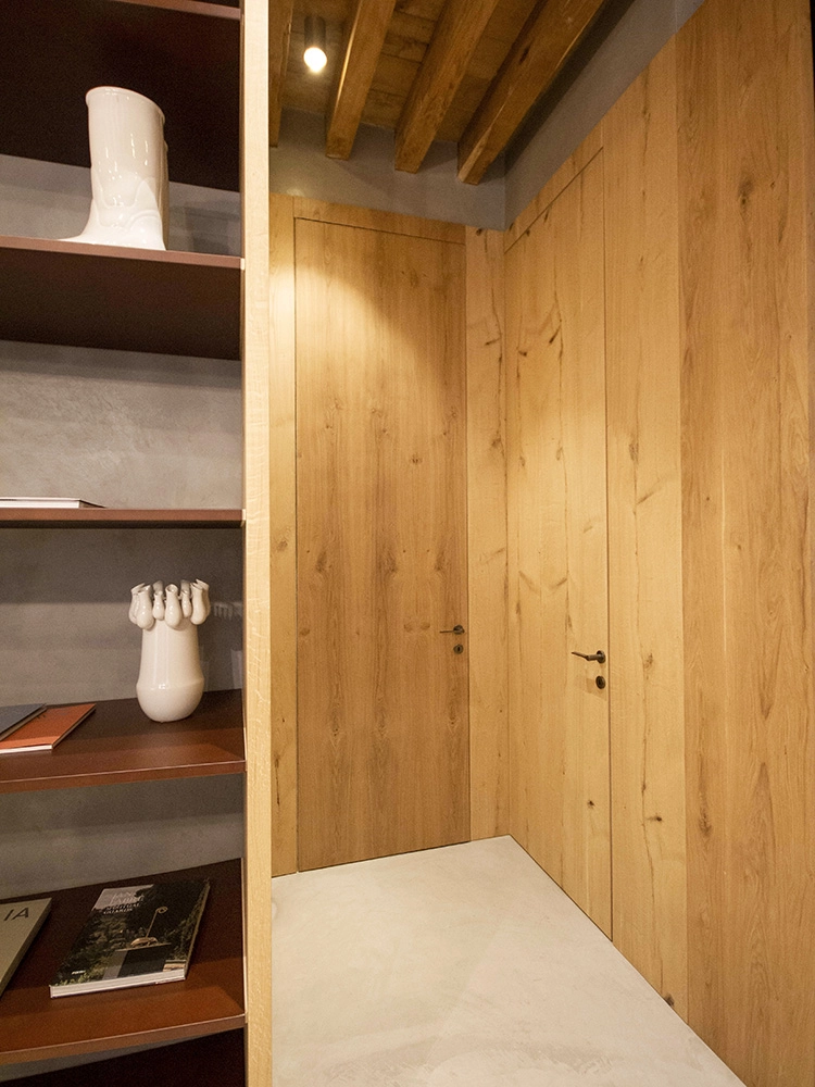 Porta filo muro rivestita legno Chiusa