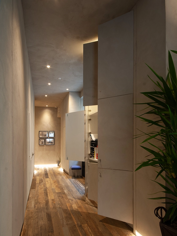 armadiature filo muro aperte corridoio benci house