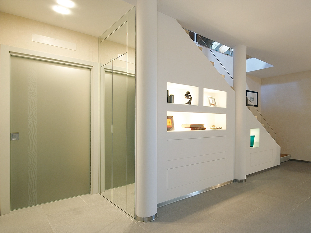 combinazione sportelli filo muro specchio chiusi