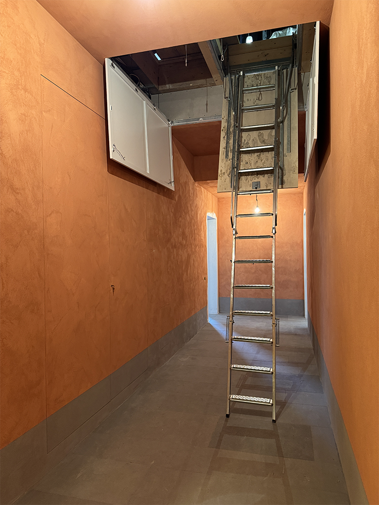 botola soffitto aperta