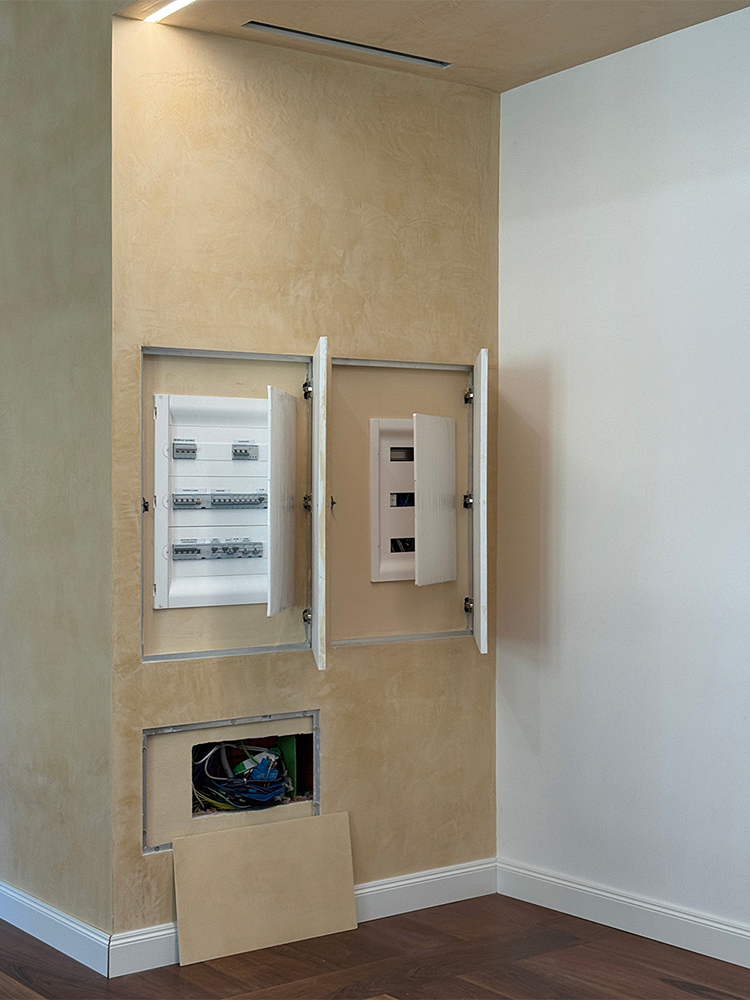 sistema filo muro quadri elettrici semichiuso