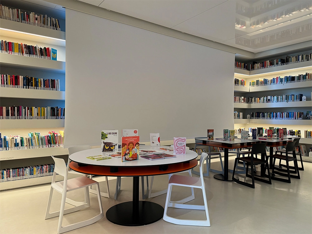 Chiusura a Soffitto per telo proiettore Biblioteca Comunale Tavarnelle Aperto
