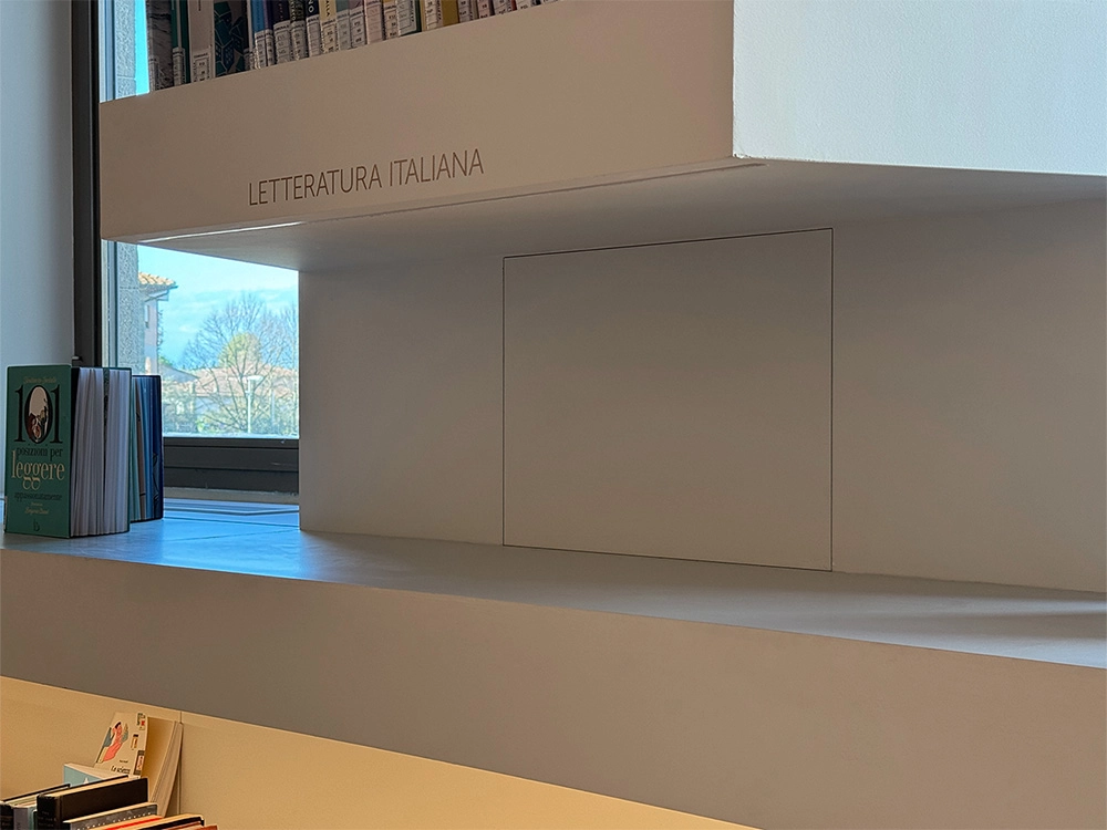 Chiusura per impianto a parete Biblioteca comunale Tavarnelle Chiuso