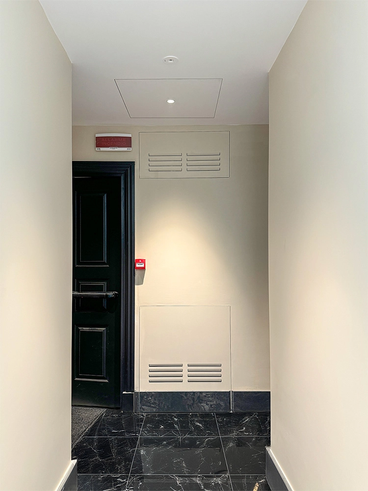 Botola a soffitto corridoio Hotel Adriano Roma Chiusa