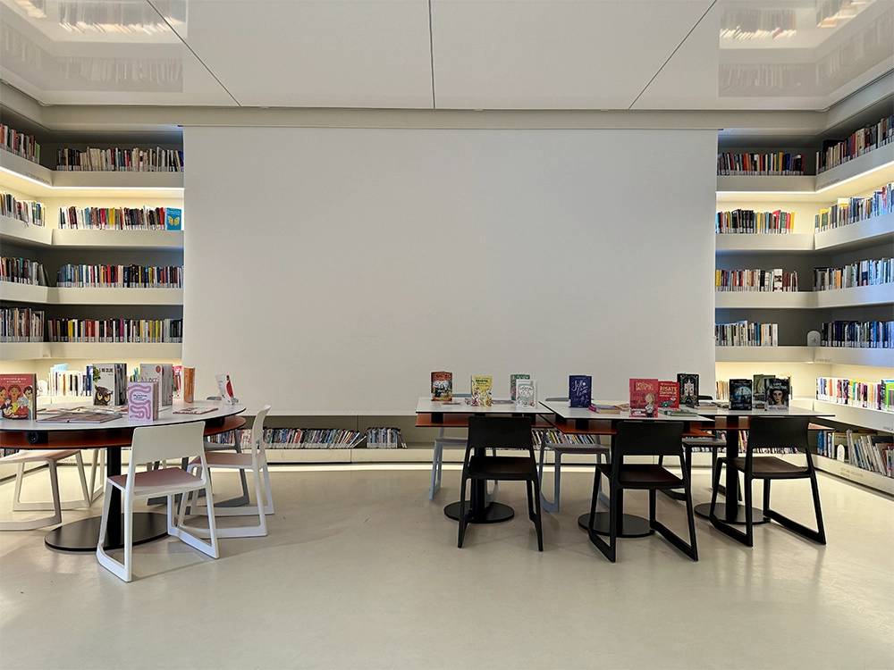 Telo proiettore Biblioteca Comunale Tavarnelle Aperto