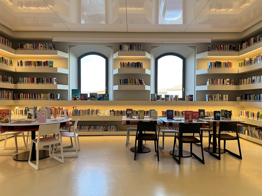 Telo proiettore Biblioteca Comunale Tavarnelle Chiuso