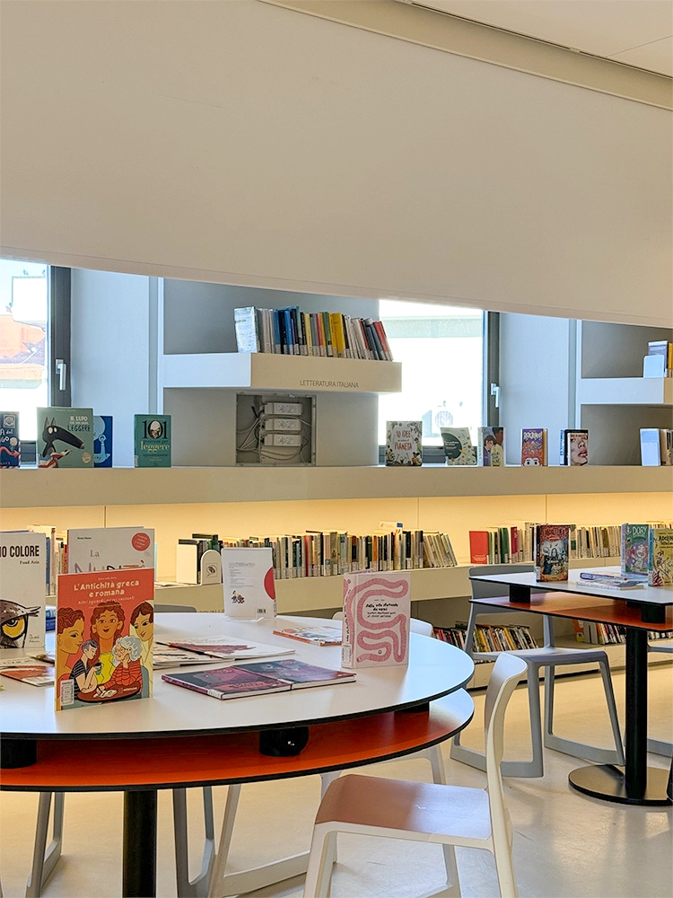 Tappo e telo particolare Biblioteca comunale Tavarnelle Aperto