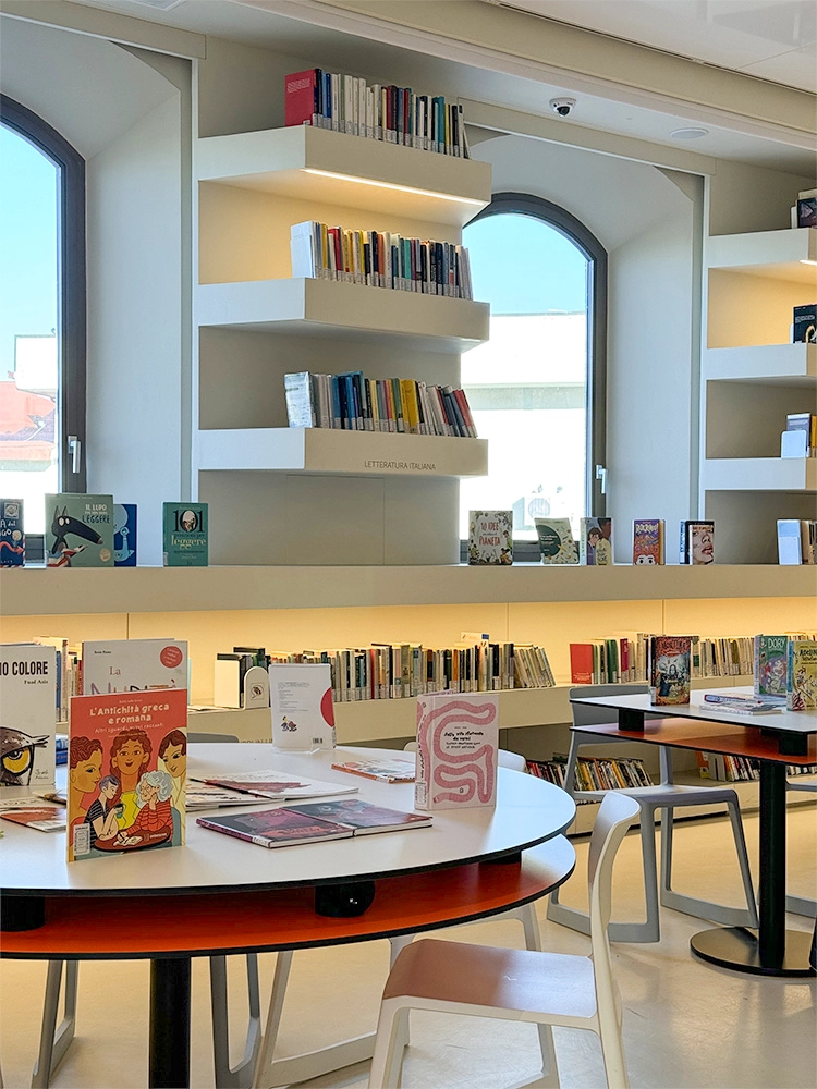Tappo e telo particolare Biblioteca comunale Tavarnelle Chiuso