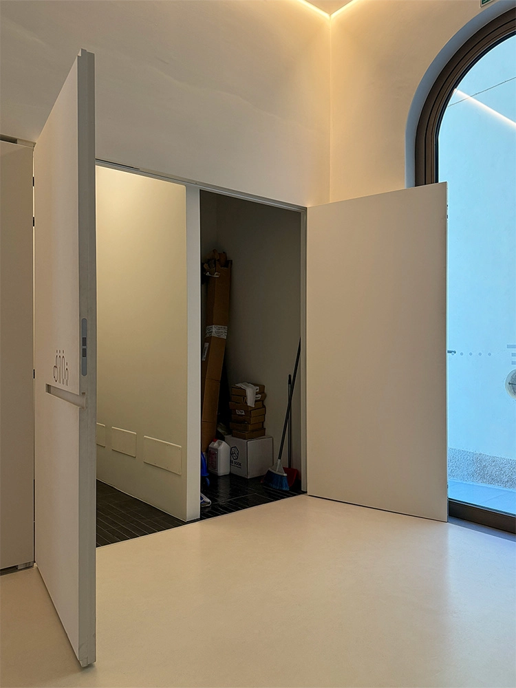 Porte filo muro Biblioteca comunale Tavarnelle visione 2 Aperta