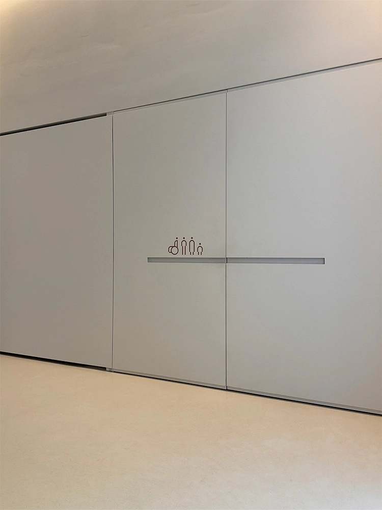 Porte filo muro Biblioteca comunale Tavarnelle Chiusa
