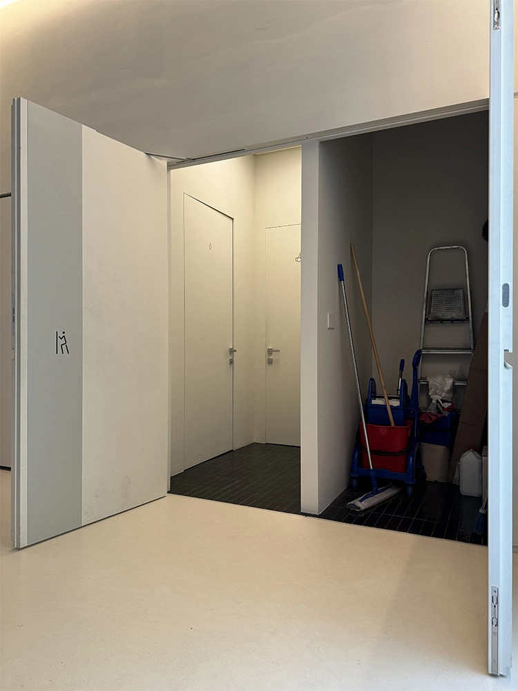 Porte filo muro Biblioteca comunale Tavarnelle Aperta
