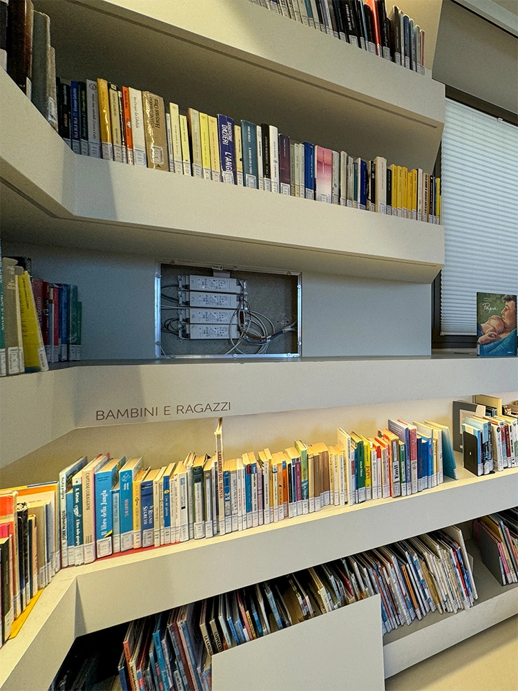 Particolare chiusura per impianto a parete Biblioteca comunale Tavarnelle Aperto