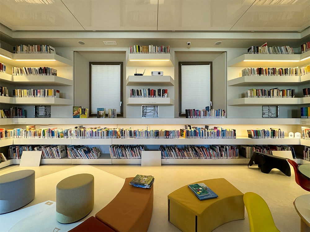 Chiusure a parete per impianti Biblioteca Tavarnelle Aperto