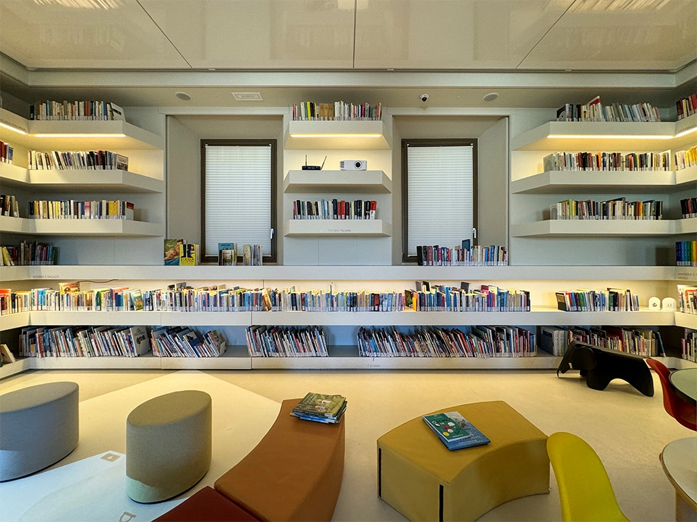 Chiusure a parete per impianti Biblioteca Tavarnelle Chiuso