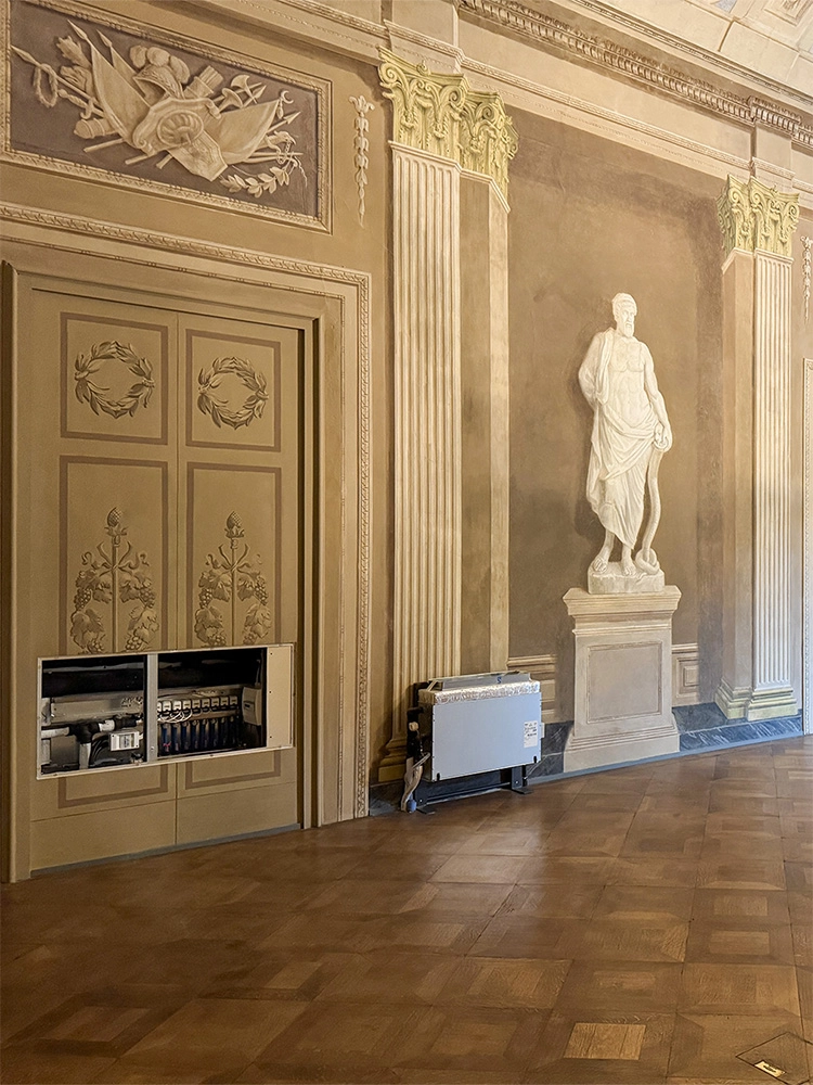 Chiusura filo muro Palazzo Serristori aperta